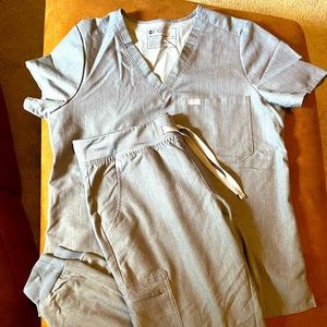 Figs Scrubs Grapphite Top and Bottom Sz M